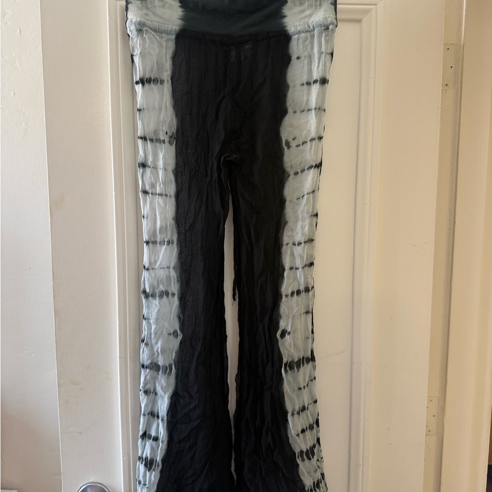Solitaire Black Top with Textured Label - Picture 2 of 3